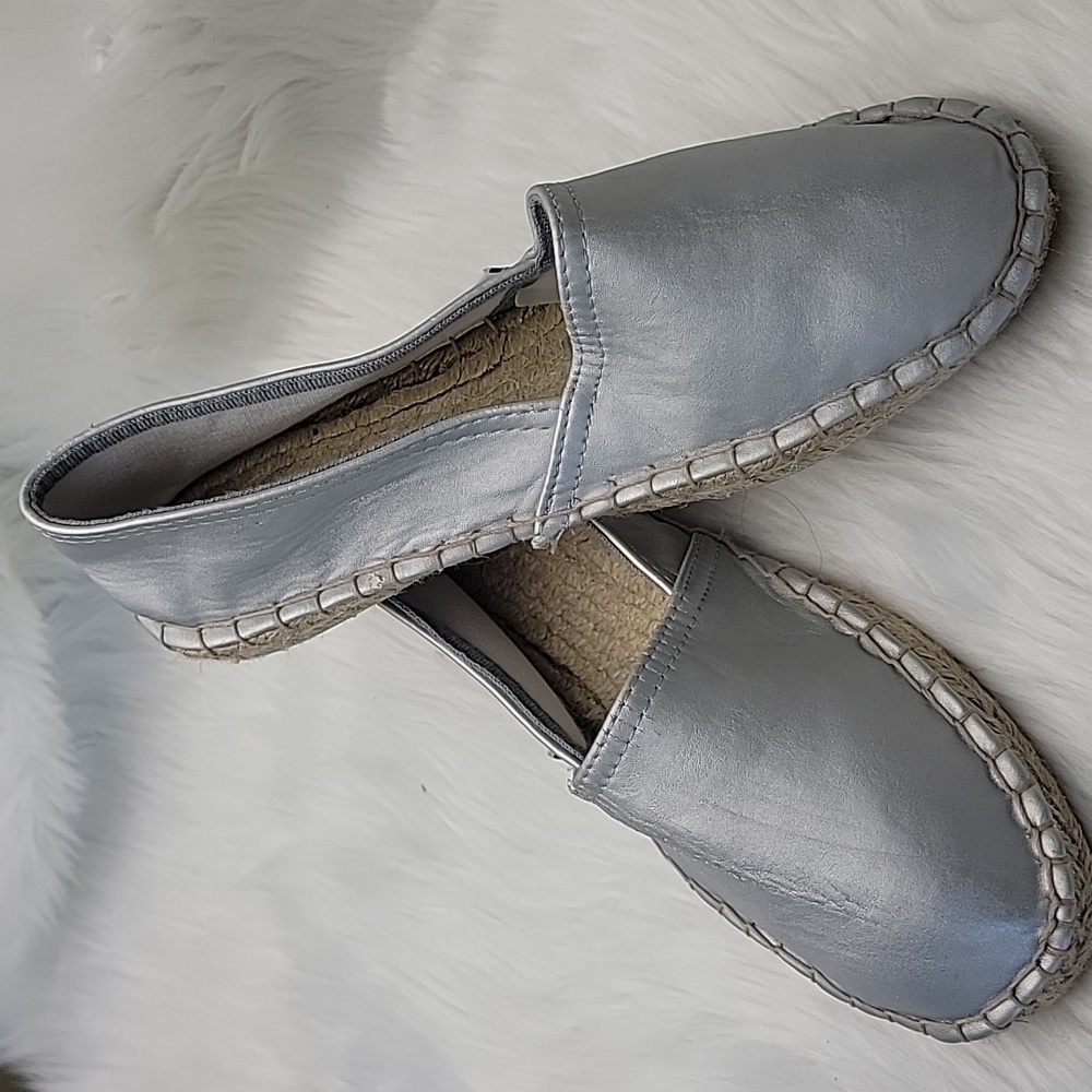 STEVE MADDEN Metallic Silver Slip On Bohemian Glam Flat Loafer Espadrilles 7 NEW